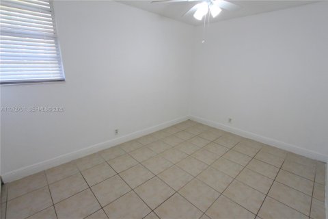 Condominio en alquiler en Miami, Florida, 2 dormitorios, 71.91 m2 № 2033046 - foto 12
