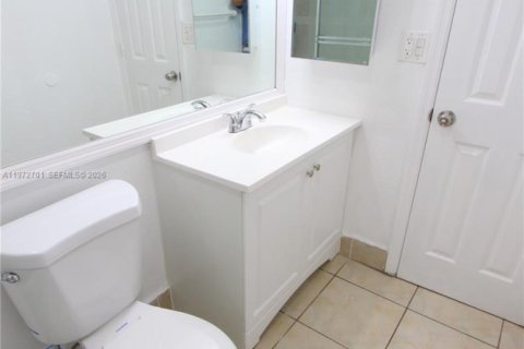 Condominio en alquiler en Miami, Florida, 2 dormitorios, 71.91 m2 № 2033046 - foto 8