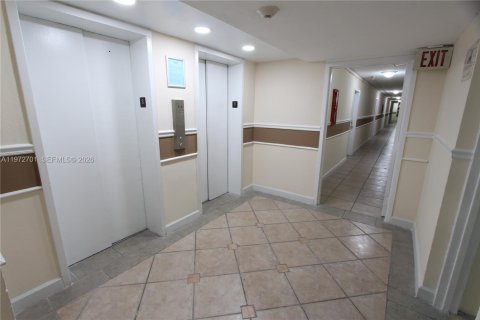 Condominio en alquiler en Miami, Florida, 2 dormitorios, 71.91 m2 № 2033046 - foto 17