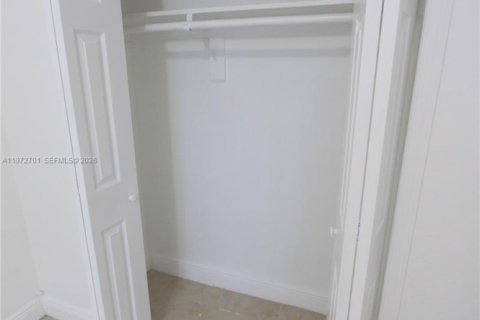 Condominio en alquiler en Miami, Florida, 2 dormitorios, 71.91 m2 № 2033046 - foto 13