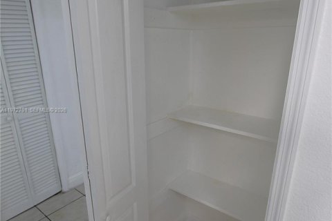 Condominio en alquiler en Miami, Florida, 2 dormitorios, 71.91 m2 № 2033046 - foto 5