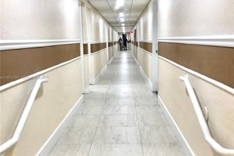 Condominio en alquiler en Miami, Florida, 2 dormitorios, 71.91 m2 № 2033046 - foto 14