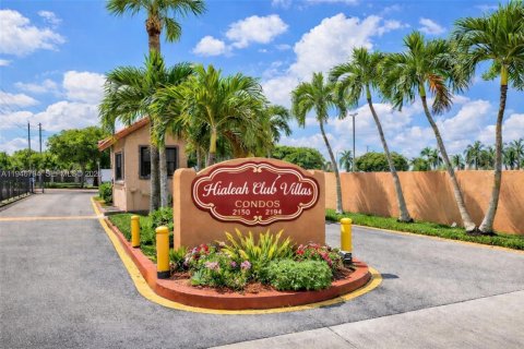 Copropriété à vendre à Hialeah, Floride: 2 chambres, 98.1 m2 № 2259674 - photo 2