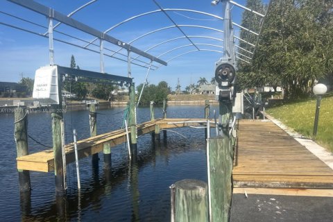 Купить виллу или дом в Кейп-Корал, Флорида 3 спальни, 191.38м2, № 1934596 - фото 12