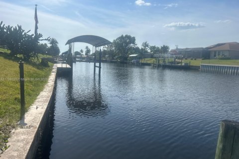 Купить виллу или дом в Кейп-Корал, Флорида 3 спальни, 191.38м2, № 1934596 - фото 1