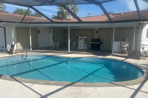 Купить виллу или дом в Кейп-Корал, Флорида 3 спальни, 191.38м2, № 1934596 - фото 2