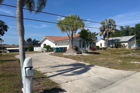 Купить виллу или дом в Кейп-Корал, Флорида 3 спальни, 191.38м2, № 1934596 - фото 16