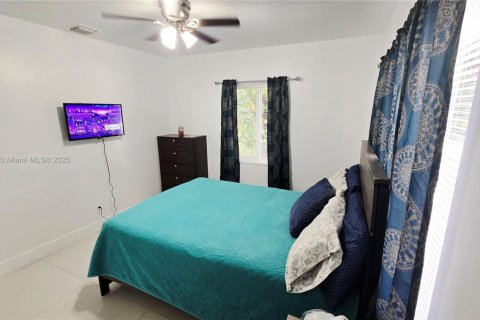 House in Dania Beach, Florida 3 bedrooms, 106.74 sq.m. № 1756194 - photo 17