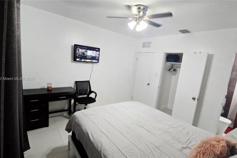 House in Dania Beach, Florida 3 bedrooms, 106.74 sq.m. № 1756194 - photo 21