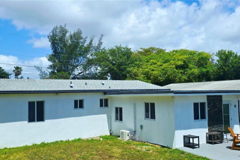 House in Dania Beach, Florida 3 bedrooms, 106.74 sq.m. № 1756194 - photo 29