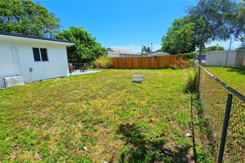 House in Dania Beach, Florida 3 bedrooms, 106.74 sq.m. № 1756194 - photo 30