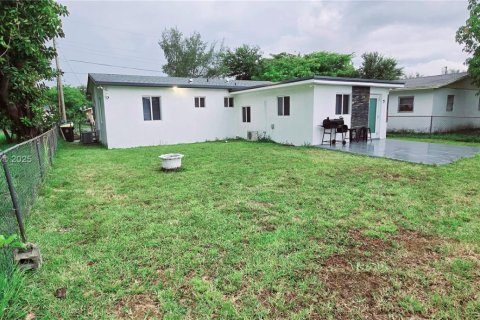 House in Dania Beach, Florida 3 bedrooms, 106.74 sq.m. № 1756194 - photo 28