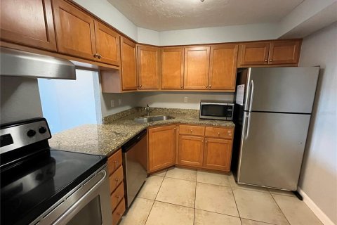 Condo in Sarasota, Florida, 2 bedrooms  № 1912751 - photo 3