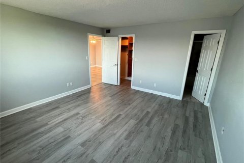 Condo in Sarasota, Florida, 2 bedrooms  № 1912751 - photo 8