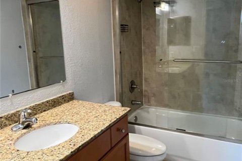 Condo in Sarasota, Florida, 2 bedrooms  № 1912751 - photo 9