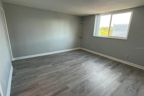 Condo in Sarasota, Florida, 2 bedrooms  № 1912751 - photo 6