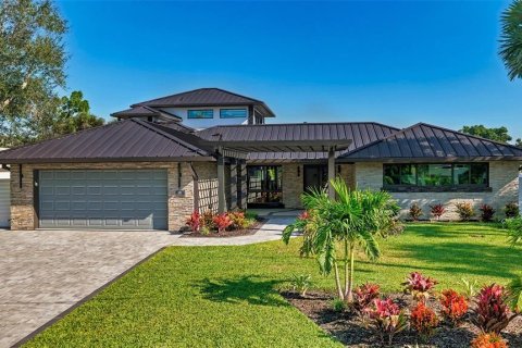 House in Sarasota, Florida 4 bedrooms, 297.29 sq.m. № 2420284