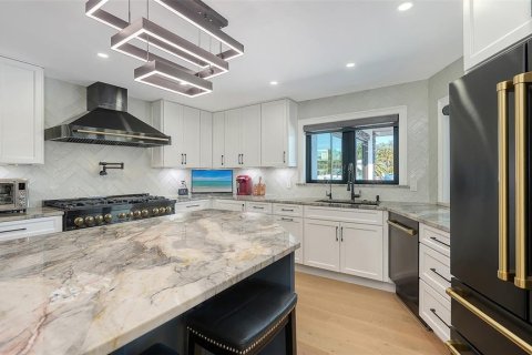 House in Sarasota, Florida 4 bedrooms, 297.29 sq.m. № 2420284 - photo 8