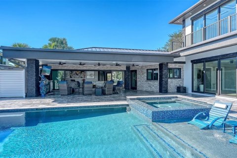 House in Sarasota, Florida 4 bedrooms, 297.29 sq.m. № 2420284 - photo 18
