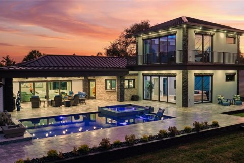 House in Sarasota, Florida 4 bedrooms, 297.29 sq.m. № 2420284 - photo 4