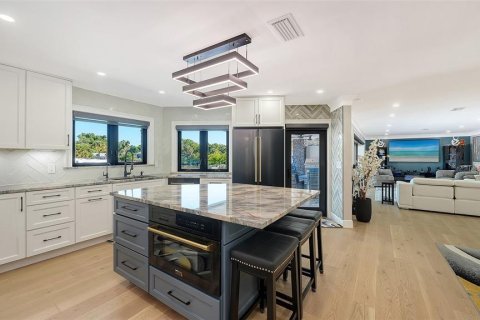House in Sarasota, Florida 4 bedrooms, 297.29 sq.m. № 2420284 - photo 9