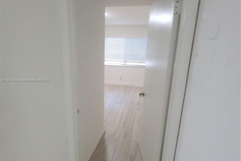 Copropriété à louer à Tamarac, Floride: 2 chambres, 95.69 m2 № 1871808 - photo 5