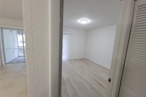 Copropriété à louer à Tamarac, Floride: 2 chambres, 95.69 m2 № 1871808 - photo 13