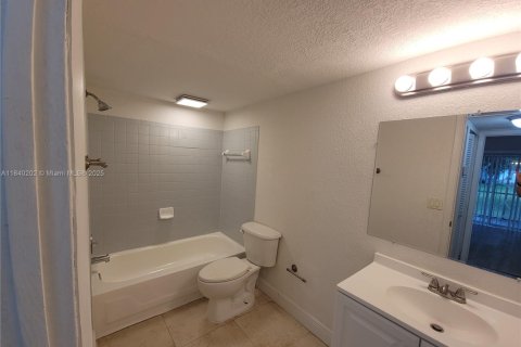 Copropriété à louer à Tamarac, Floride: 2 chambres, 95.69 m2 № 1871808 - photo 17