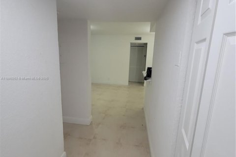 Copropriété à louer à Tamarac, Floride: 2 chambres, 95.69 m2 № 1871808 - photo 4