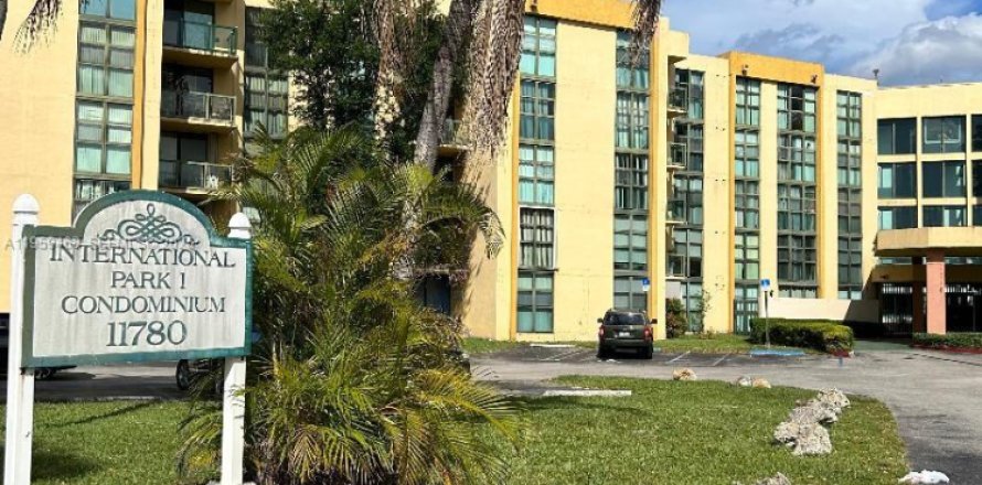 Condominio en Miami, Florida, 1 dormitorio № 2020246