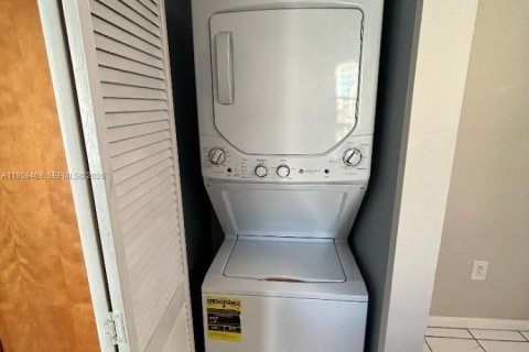 Condominio en alquiler en Miami, Florida, 1 dormitorio, 65.77 m2 № 2020246 - foto 5