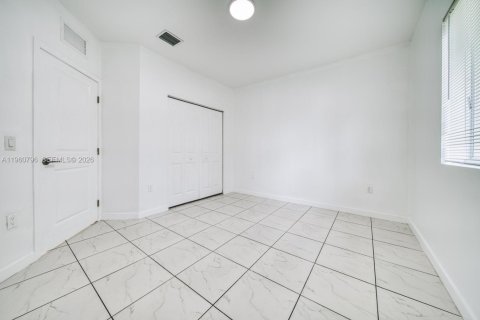 Снять в аренду виллу или дом в Майами, Флорида 3 спальни, 116.13м2, № 2027651 - фото 30