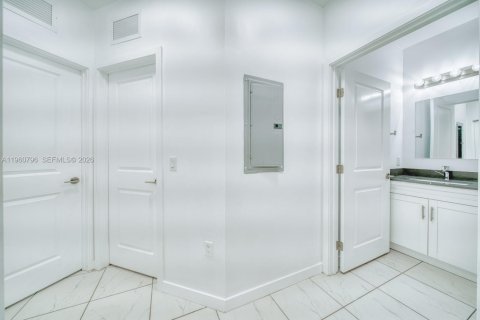 Снять в аренду виллу или дом в Майами, Флорида 3 спальни, 116.13м2, № 2027651 - фото 23