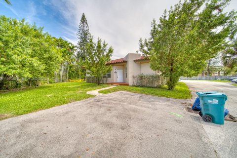 Снять в аренду виллу или дом в Майами, Флорида 3 спальни, 116.13м2, № 2027651 - фото 3