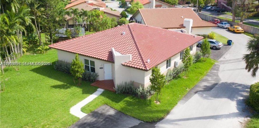 Дом в Майами, Флорида 3 спальни, 116.13м2 № 2027651