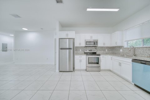 Снять в аренду виллу или дом в Майами, Флорида 3 спальни, 116.13м2, № 2027651 - фото 15