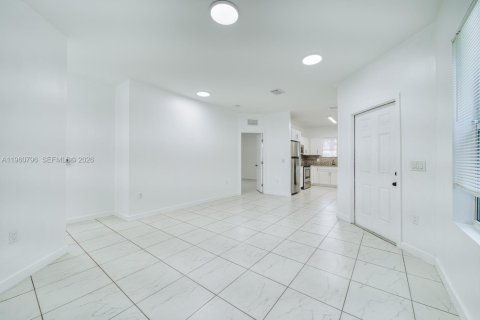 Снять в аренду виллу или дом в Майами, Флорида 3 спальни, 116.13м2, № 2027651 - фото 21