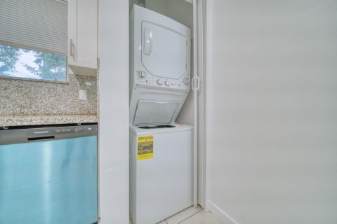 Снять в аренду виллу или дом в Майами, Флорида 3 спальни, 116.13м2, № 2027651 - фото 26