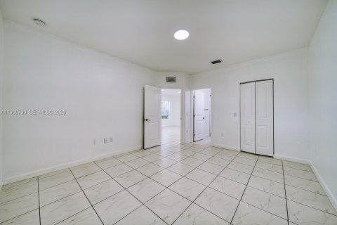 Снять в аренду виллу или дом в Майами, Флорида 3 спальни, 116.13м2, № 2027651 - фото 13