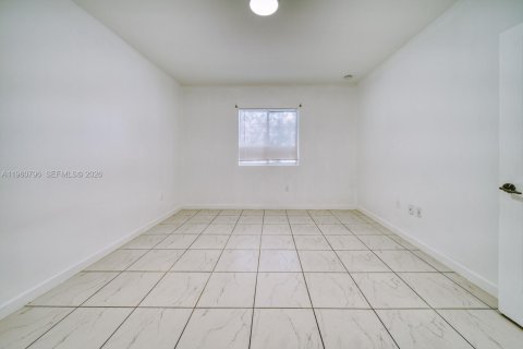 Снять в аренду виллу или дом в Майами, Флорида 3 спальни, 116.13м2, № 2027651 - фото 12