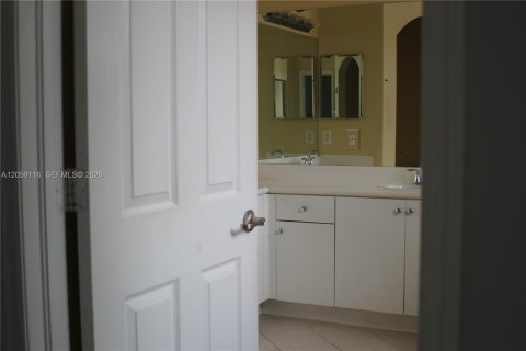 Townhouse in Miami, Florida 3 bedrooms, 161 sq.m. № 2246660 - photo 30