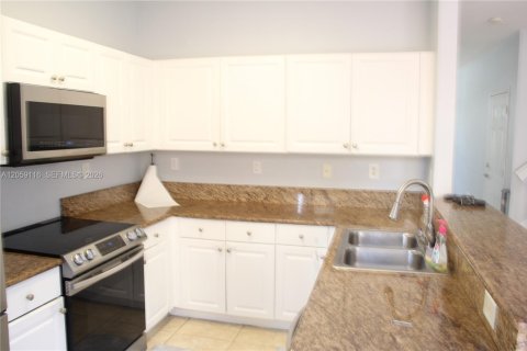 Townhouse in Miami, Florida 3 bedrooms, 161 sq.m. № 2246660 - photo 22