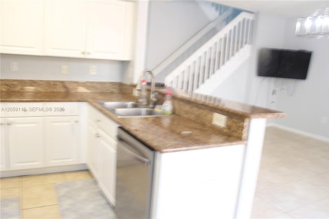 Townhouse in Miami, Florida 3 bedrooms, 161 sq.m. № 2246660 - photo 23