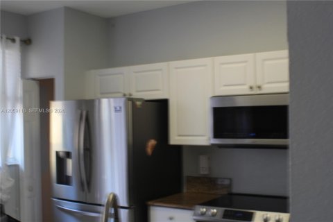 Townhouse in Miami, Florida 3 bedrooms, 161 sq.m. № 2246660 - photo 19