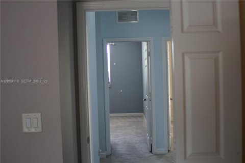 Townhouse in Miami, Florida 3 bedrooms, 161 sq.m. № 2246660 - photo 28