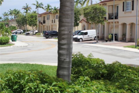 Townhouse in Miami, Florida 3 bedrooms, 161 sq.m. № 2246660 - photo 4