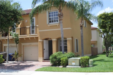 Townhouse in Miami, Florida 3 bedrooms, 161 sq.m. № 2246660