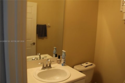 Townhouse in Miami, Florida 3 bedrooms, 161 sq.m. № 2246660 - photo 10