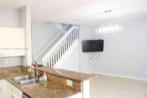 Townhouse in Miami, Florida 3 bedrooms, 161 sq.m. № 2246660 - photo 20