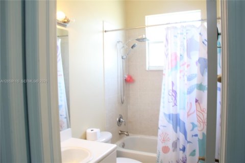 Townhouse in Miami, Florida 3 bedrooms, 161 sq.m. № 2246660 - photo 18